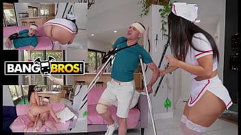 Putar Bangbros - johnny love membajak perawat latin melengkung ayahnya yang sakit violet myers