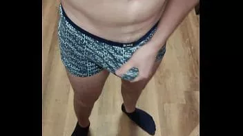 play Masturbándome en mi habitación junto al espejo