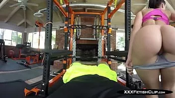 play Hotness telah tiba di gym dan rachel starr menyukai olahraga kardio yang bagus untuk membuatnya berkeringat
