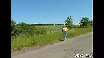 Jouer Gina blonde séduisante profite d'un gros monstre d'emballage