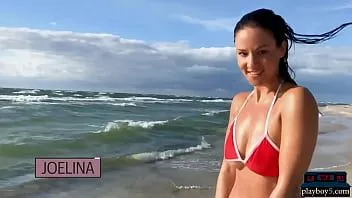 Reproducir La modelo alemana milf joelina se desnuda en la playa