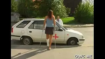 Jouer La luxueuse brune Molly agit méchamment pendant la baise