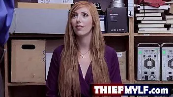 Reproducir Número de caso 8452728: Scarlett Snow es devuelta a la oficina y los bienes se encuentran escondidos en su b..