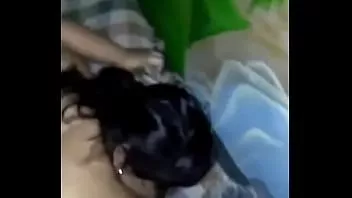 play توسلت جارتي الآسيوية اللطيفة إلى أن تمارس الجنس في مؤخرتها ... اضربها بالسيف الضوئي .... الكريمات كلها خارج مؤخرتها