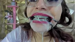 Putar Blowjob DeepThroat yang ceroboh dengan kawat gigi oleh streamer auro buruk