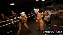Reproducir Ebony Pornstar Lady Armani vs. Blonde Bombshell Jamie Lynn en intensa pelea de anillo de boxeo
