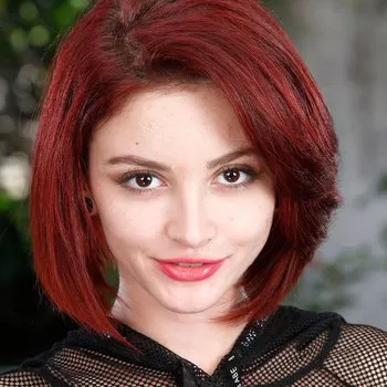 Порнозвезда Lola Fae