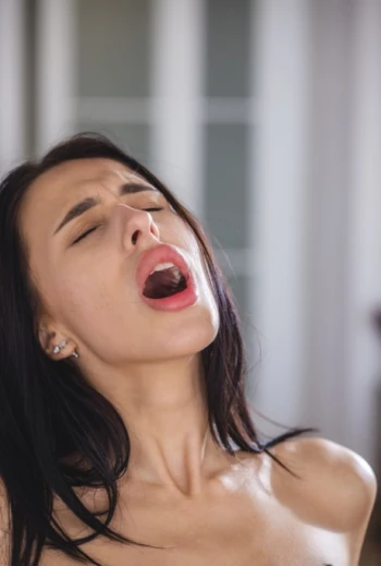 Pornostar Alyssa Bounty